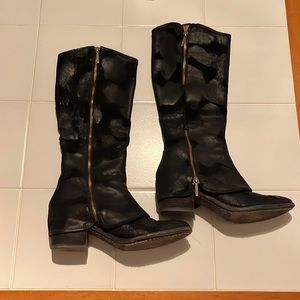 Donald Pilner riding boots in black leather/suede